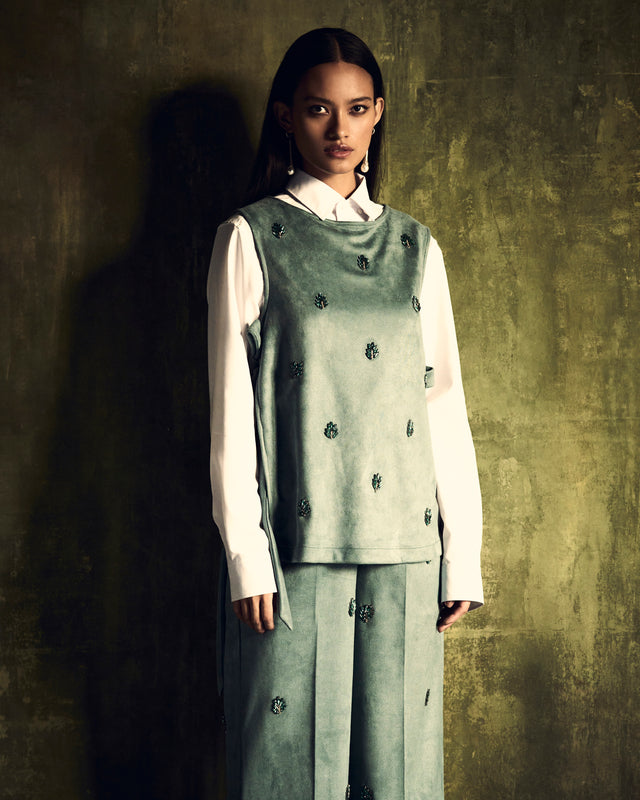 VEST TO SLEEVE TOP
