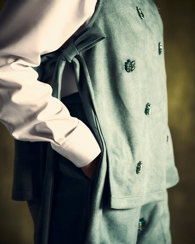 VEST TO SLEEVE TOP