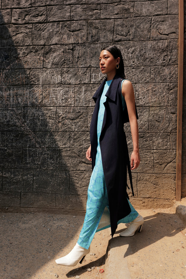 THE LAYERED TRENCH IN SHADES