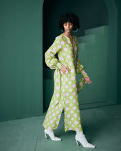 Load image into Gallery viewer, LONG TUNIC DRESS IN MOMO PRINT
